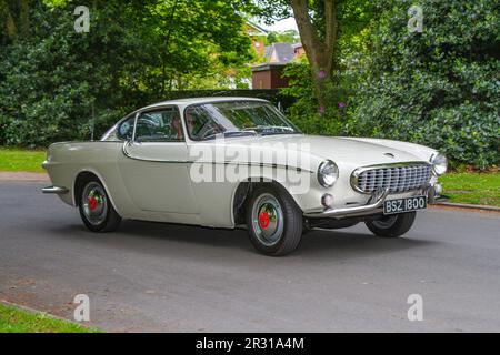 1963 60s Sixties Volvo White Petrol 1780 cm3; auf der Lytham St Annes Classic & Performance Motor Vehicle Show mit Oldtimern, Großbritannien Stockfoto