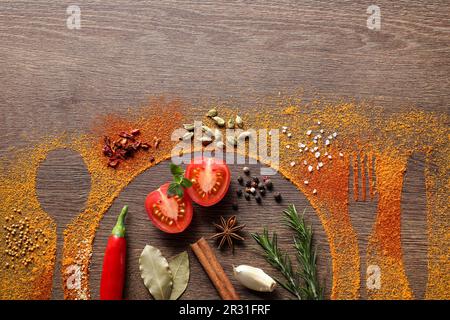 Flache Liegezusammensetzung mit verschiedenen Gewürzen, Bestecksilhouetten und Teller auf Holztisch. Platz für Text Stockfoto