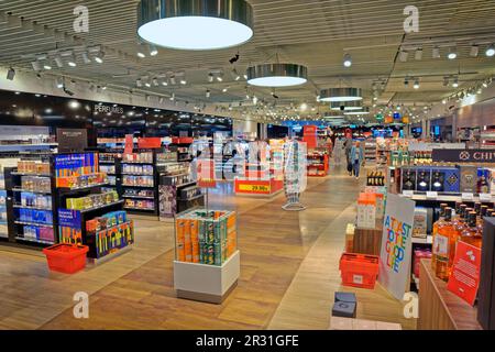 Duty Free Shops in Bodrum, Milas Airport (BJV) International Terminal eröffnet 2013 in Provinz Mugla, Türkei. Stockfoto