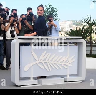 Cannes, Frankreich. 22. Mai 2023. Die schwedische Schauspielerin Alicia Vikander nimmt am Montag, den 22. Mai 2023, am 76. Filmfestival in Cannes im Palais des Festivals in Cannes, Frankreich, an der Premiere von Firebrand Teil. Foto: Rune Hellestad/ Kredit: UPI/Alamy Live News Stockfoto