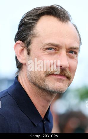 Cannes, Frankreich. 22. Mai 2023. Der britische Schauspieler Jude Law nimmt am Montag, den 22. Mai 2023, am 76. Filmfestival in Cannes im Palais des Festivals in Cannes, Frankreich, an der Premiere von Firebrand Teil. Foto: Rune Hellestad/ Kredit: UPI/Alamy Live News Stockfoto
