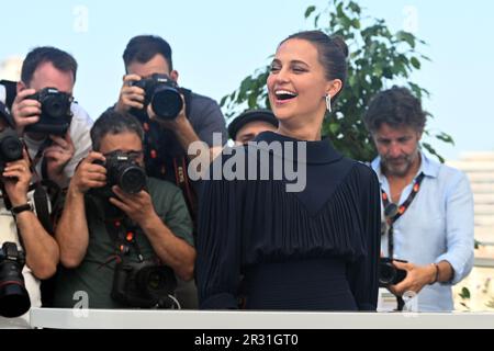 Cannes, Frankreich. 22. Mai 2023. Die schwedische Schauspielerin Alicia Vikander nimmt am Montag, den 22. Mai 2023, am 76. Filmfestival in Cannes im Palais des Festivals in Cannes, Frankreich, an der Premiere von Firebrand Teil. Foto: Rune Hellestad/ Kredit: UPI/Alamy Live News Stockfoto