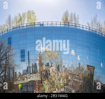 Rotterdam, Niederlande - Depot Boijmans Van Beuningen von MVRDV, geschwungene, reflektierende Glasverkleidung Stockfoto