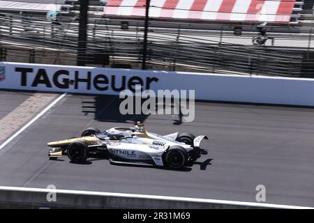 Indianapolis, Usa. 21. Mai 2023. Rinus Veekay (21) qualifiziert sich für den schnellen 12 am zweiten Tag der Qualifikation für den 2023 Indy 500 auf dem Indianapolis Motor Speedway in Indianapolis. (Foto: Jeremy Hogan/SOPA Images/Sipa USA) Guthaben: SIPA USA/Alamy Live News Stockfoto