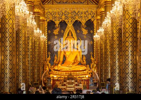 Die verehrte Buddha-Statue Phra Putthachinnarat im Sukhothai-Stil im Tempel Wat Phra Si Rattana Mahathat, Phitsanulok, Thailand, Asien | The Famous Stockfoto