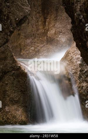 Felsendurchbruch in der Almbachklamm-Schlucht Stockfoto