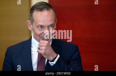 München, Deutschland. 22. Mai 2023. Volker Wissing (FDP), Bundesminister für Verkehr und Digitale Angelegenheiten, kommt vor der Eröffnung des Untersuchungskomitees Stammstrecke im Konferenzraum des bayerischen landesparlaments an. Wissing muss als Zeuge im Untersuchungsausschuss für die zweite Münchner S-Bahn-Hauptlinie Aussagen. Kredit: Sven Hoppe/dpa/Alamy Live News Stockfoto