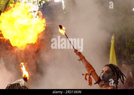 Ajmer, Indien. 22. Mai 2023. Der Künstler tritt am 01. Mai 2023 im indischen Bundesstaat Rajasthan bei der alljährlichen Hinduprozession auf, die vor Ort als Shyam Baba Festival Celebration bekannt ist. Foto von ABACAPRESS.COM Gutschein: Abaca Press/Alamy Live News Stockfoto