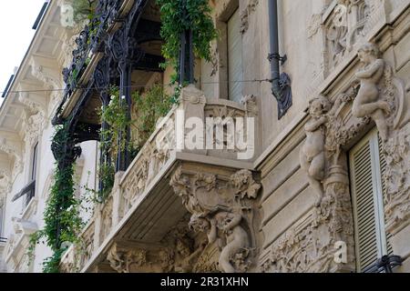 Italienische Freiheitsarchitektur in Mailand, Casa Guazzoni Gebäude, Via Malpighi Straße, Arch. Giovanni Battista Bossi, Lombardei, Italien, Europa Stockfoto