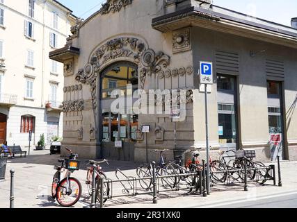 Italienische Freiheitsarchitektur in Mailand, ehemaliges Dumont-Kino, zwischen Via Frisi und Via Melzo, Arch. Ferdinando Tettamanzi und Giovanni Mainetti, Lomba Stockfoto