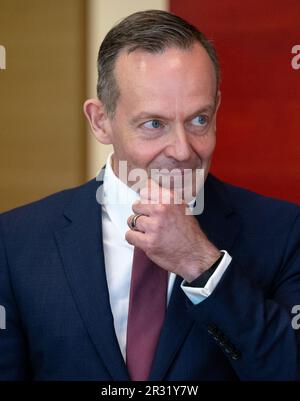 München, Deutschland. 22. Mai 2023. Volker Wissing (FDP), Bundesminister für Verkehr und Digitale Angelegenheiten, kommt vor der Eröffnung des Untersuchungskomitees Stammstrecke im Konferenzraum des bayerischen landesparlaments an. Wissing muss als Zeuge im Untersuchungsausschuss für die zweite Münchner S-Bahn-Hauptlinie Aussagen. Kredit: Sven Hoppe/dpa/Alamy Live News Stockfoto