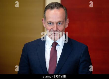 München, Deutschland. 22. Mai 2023. Volker Wissing (FDP), Bundesminister für Verkehr und Digitale Angelegenheiten, kommt vor der Eröffnung des Untersuchungskomitees Stammstrecke im Konferenzraum des bayerischen landesparlaments an. Wissing muss als Zeuge im Untersuchungsausschuss für die zweite Münchner S-Bahn-Hauptlinie Aussagen. Kredit: Sven Hoppe/dpa/Alamy Live News Stockfoto