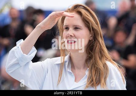 Cannes, Frankreich. 22. Mai 2023. Justine Triet nimmt am 22. Mai 2023 am Anatomie D'une Chute (Anatomie Eines Herbstes) Fotoanruf Teil, der im Rahmen des Filmfestivals 76. in Cannes, Frankreich, stattfindet. Foto: Aurore Marechal/ABACAPRESS.COM Kredit: Abaca Press/Alamy Live News Stockfoto