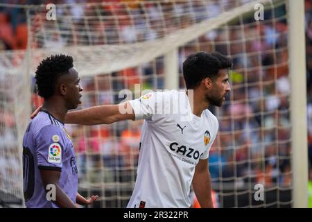 Vinicius Paixao de Oliveira Junior of Real Madrid CF (L) Mariano Diaz Mejia of Real Madrid CF (R) in Aktion während der Headline: La Liga Santander Reg Stockfoto