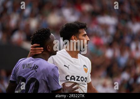 Vinicius Paixao de Oliveira Junior of Real Madrid CF (L) Mariano Diaz Mejia of Real Madrid CF (R) in Aktion während der Headline: La Liga Santander Reg Stockfoto