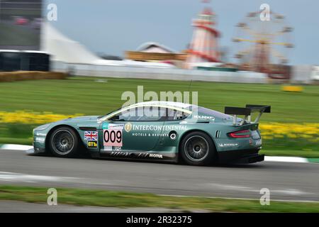 Aston Martin DBR9 009, Aston Martin DBR9, GT1 Demonstration, auf der Rennstrecke eine Sammlung legendärer Ausdauerfahrer von den späten 1990er bis zu den frühen 2000er Jahren Stockfoto