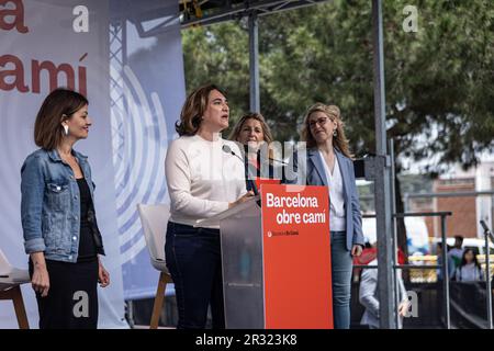 Barcelona, Spanien. 20. Mai 2023. Ada Colau spricht während einer Kundgebung, um ihre Bürgermeisterkandidatur für die Verlängerung seines Mandats vorzustellen. Die linke Partei "en Comú Podem" präsentiert ihren Anhängern das politische Programm von Ada Colau in einer Kundgebung für die Bürgermeisterkandidatur von Barcelona für die Kommunal- und autonomen Wahlen in Spanien am 28. Mai. (Foto von Axel Miranda/SOPA Images/Sipa USA) Guthaben: SIPA USA/Alamy Live News Stockfoto