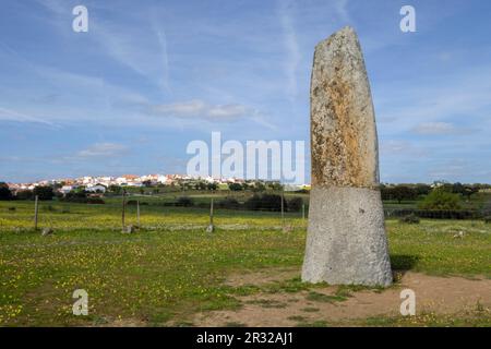 Menhir de Bulhoa, proximo ein Monsaraz, Telheiro, Alentejo, Portugal. Stockfoto