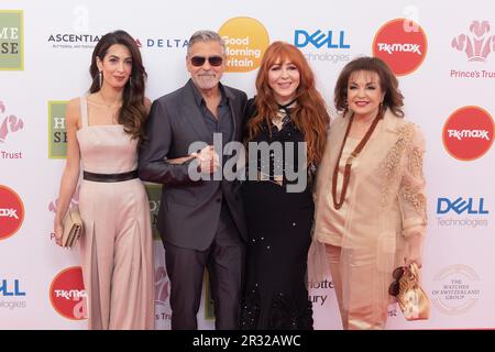 London, Großbritannien. 16. Mai 2023. (L-R) Charlotte Tilbury, Amal Clooney, George Clooney und Baria Alamuddin nehmen an den Prince's Trust und TK Maxx & Homesense Awards, Theatre Royal, Drury Lane, London, England Teil. Kredit: S.A.M./Alamy Live News Stockfoto