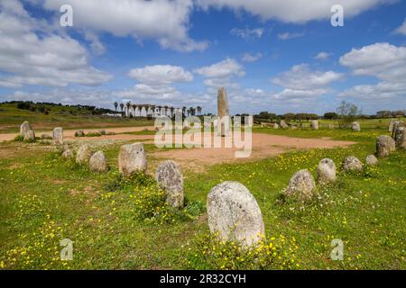 Conjunto de menhires, Crómlech de Levante, Monsaraz, Alentejo, Portugal. Stockfoto