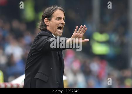 Neapel, Italien. 21. Mai 2023. Coach Simone Inzaghi vom FC Internazionale gestikuliert während des Spiels der Serie A zwischen SSC Napoli und FC Internazionale am Diego Armando Maradona am 21. Mai 2023 in Neapel, Italien. (Foto: Agostino Gemito/Pacific Press/Sipa USA) Guthaben: SIPA USA/Alamy Live News Stockfoto