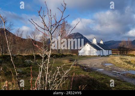 casa tipica, valle de Glen Coe, Geoparque Lochaber, Highlands, Escocia, Reino Unido. Stockfoto