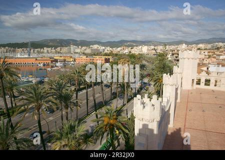 Iglesia del Sagrat Cor desde La Terraza de La Lonja. La Llotja, siglo XV Palma. Mallorca Islas Baleares. España. Stockfoto