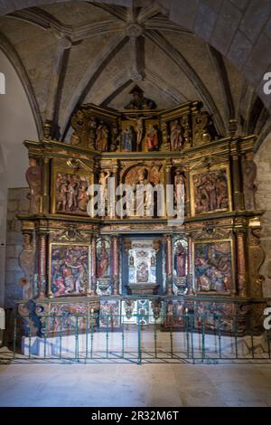 retablo de estilo romanista, Data de finales del siglo XVI, iglesia romanica,de San Martín de Tours,consagrada en 1156, San Martin de unx,comunidad foral de Navarra, Spanien. Stockfoto