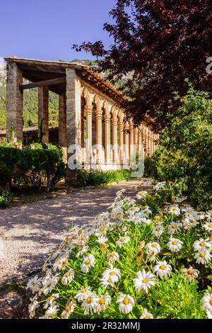 Arcos góticos Del Siglo XIII provenientes del Antiguo Convento de Santa Margalida de Palma. Monasterio de Miramar, fundado En 1276. Valldemossa. Sierra de Tramuntana. Mallorca. Islas Baleares. España. Stockfoto