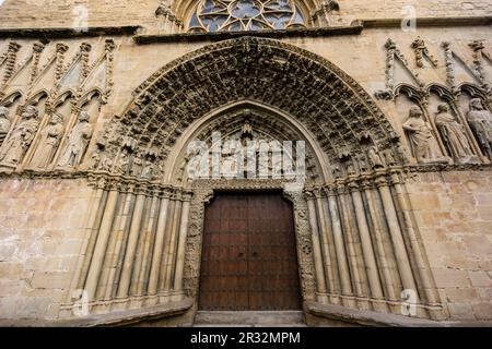 Portada Labrada, Iglesia de Santa Maria, Siglo XIII, Olite, Comunidad foral de Navarra, Spanien. Stockfoto