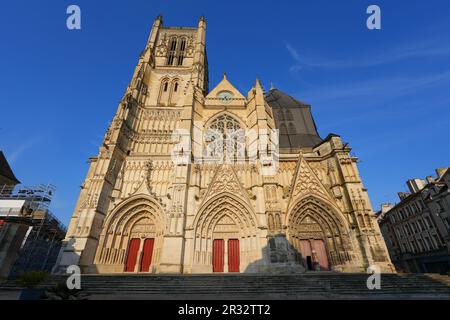 Fassade der Kathedrale Saint Etienne von Meaux, einer römisch-katholischen Kirche im Departement seine et Marne bei Paris, Frankreich Stockfoto