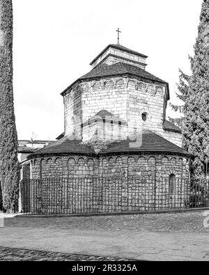 Sant Nicolau de Girona ist eine romanische Kapelle in der Stadt Girona aus dem 12. Jahrhundert. Stockfoto