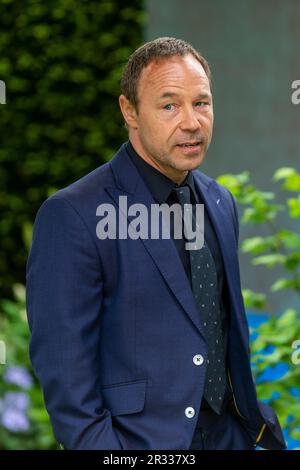 London, Großbritannien. 22. Mai 2023 Der Botschafter von National Brain Appeal, Schauspieler Stephen Graham, im „Seltenen Weltraum“-Garten von National Brain Appeal am Pressetag der RHS Chelsea Flower Show auf dem Gelände des Royal Hospital Chelsea. Die Show läuft bis zum 27. Mai 2023. Kredit: Stephen Chung / Alamy Live News Stockfoto