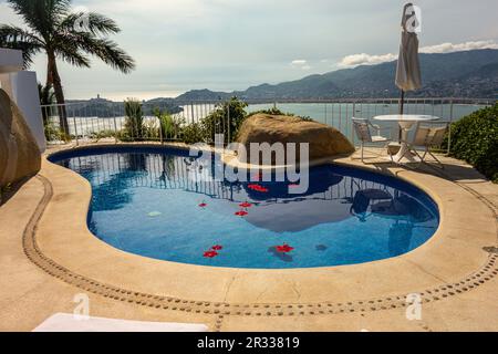 Hotel Las Brisas mit privatem Pool in Acapulco, Mexiko Stockfoto