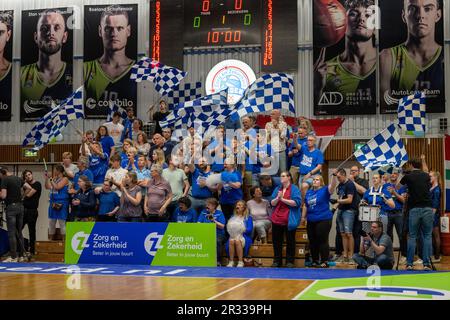 Leiden, Niederlande. 21. Mai 2023. LEIDEN, NIEDERLANDE - MAI 21: Unterstützer von Donar Groningen während des DBL-Finalspiels zwischen Zorg en Zekerheid Leiden und Donar Groningen bei Sporthal Vijf Meihal am 21. Mai 2023 in Leiden, Niederlande (Foto von Kees Kuijt/Orange Pictures). Kredit: Orange Pics BV/Alamy Live News Stockfoto