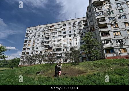 STEPNOHIRSK, UKRAINE - 19. MAI 2023 - Strafverfolgungsbehörden berichten über die Folgen der jüngsten Bombardierung russischer Truppen, Stepnohirsk, Region Zaporischzhien, Stockfoto