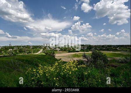 STEPNOHIRSK, UKRAINE - 19. MAI 2023 - der Blick auf die städtische Siedlung Stepnohirsk, die sich in der Nähe der Frontlinie befindet, ist in Stepnohirsk, Z zu sehen Stockfoto