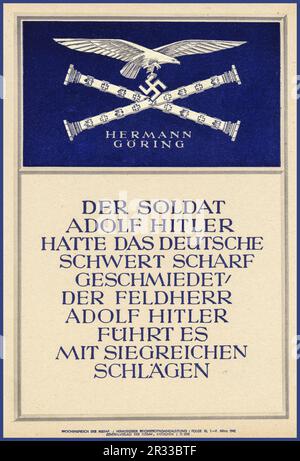 WW2 Nazi-Propaganda-Posterkarte von Hermann Goring, Leiter der Luftwaffe "der Soldat Adolf Hitler hat das deutsche Schwert geschmiedet / der Kommandant Adolf Hitler führt es mit siegreichen Schlägen" der Soldat Adolf Hitler hat das Deutsche Schwert Scharf Geschmiedet / der Feldherr Adolf Hitler führt es mit Siegreichen Schläge.rum des NSDAP 1942 Stockfoto