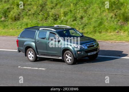 2014 Isuzu D-Max Utah Visi D/C TW TRB Tda TD 163 Auto 4WD Green LCV Double Cab Pick Up Diesel Truck 2499 cm3; Fahrt auf der autobahn M61, Großbritannien Stockfoto