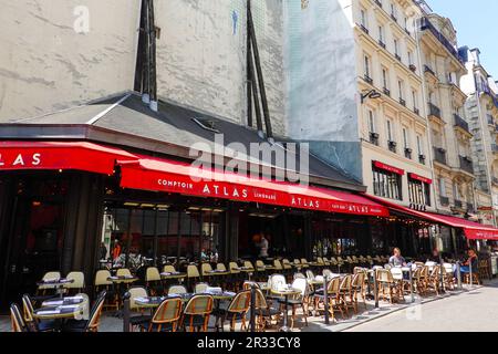 Außenterrasse, Atlas, L'Atlas, Brasserie, Bar, People Sitting in Sun, rue de Buci, 6. Arrondissement, Paris, Frankreich. Stockfoto