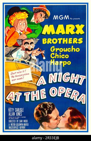 MARX BROTHERS Vintage Movie Film Poster für den 1948 RE Film A Night in the Opera. 1948 mit den Marx Brothers, GROUCHO, CHICO, HARPO. Mit Kitty Carlisle Allen Jones illustriert von Al Hirschfeld. Vertrieb durch MGM.Pictures Hollywood USA Stockfoto