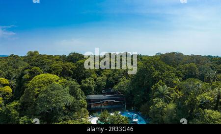 Blick aus der Vogelperspektive auf Tortuguero Village, Costa Rica Stockfoto