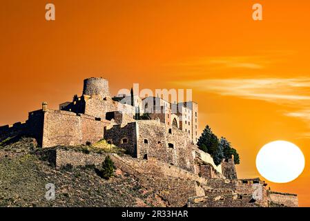 Sonnenuntergang am berühmten mittelalterlichen Schloss in Cardona, Barcelona, Katalonien, Spanien Stockfoto