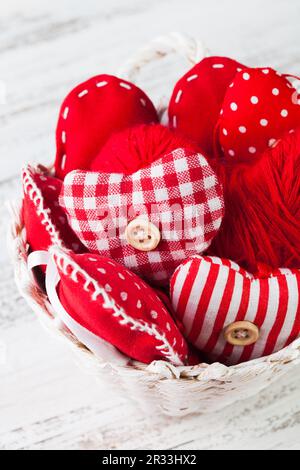 Herzen auf dem Ast Stockfoto