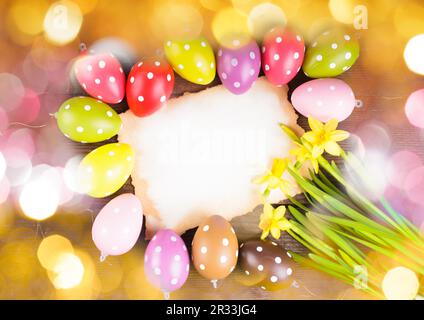 Ostereier und Karte Stockfoto