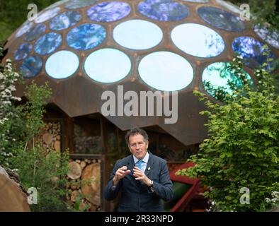 Chelsea, London, Großbritannien. 22. Mai 2023. Monty Don, der TV-Moderator von BBC Gardener, beim Pressetag der RHS Chelsea Flower Show. Kredit: Maureen McLean/Alamy Live News Stockfoto