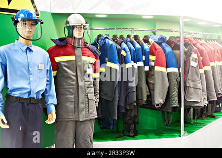 Jacken für Arbeitskleidung für Bauunternehmer und Industrie Stockfoto