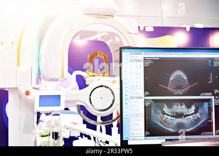 Moderner zahnärztlicher digitaler 3D-Tomographen Stockfoto