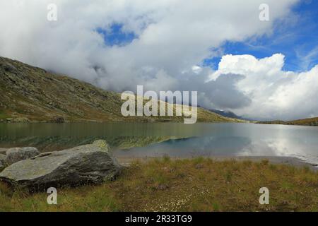 Bewölkte Atmosphäre am Widgerlossee, Tirol, Tirol Stockfoto