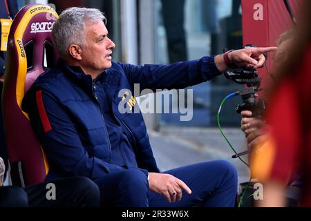 Rom, Italien. 01. Januar 2020. Jose Mourinho Trainer von AS Roma Gesten während des Fußballspiels Serie A zwischen AS Roma und US Salernitana 919 im Olimpico Stadion in Rom (Italien), 22. Mai 2023. Kredit: Insidefoto di andrea staccioli/Alamy Live News Stockfoto